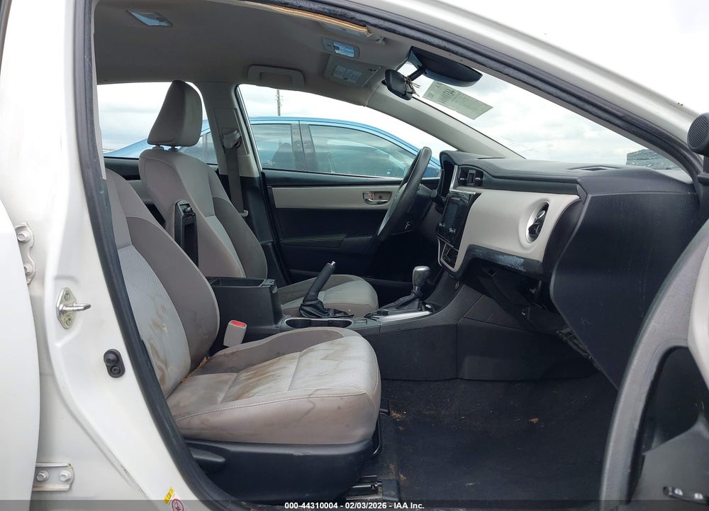 2018 TOYOTA COROLLA LE VIN: 5YFBURHE2JP814272