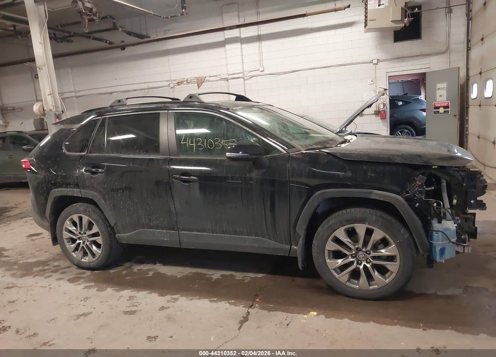 2021 TOYOTA RAV4 XLE PREMIUM VIN: 2T3A1RFV0MC241553