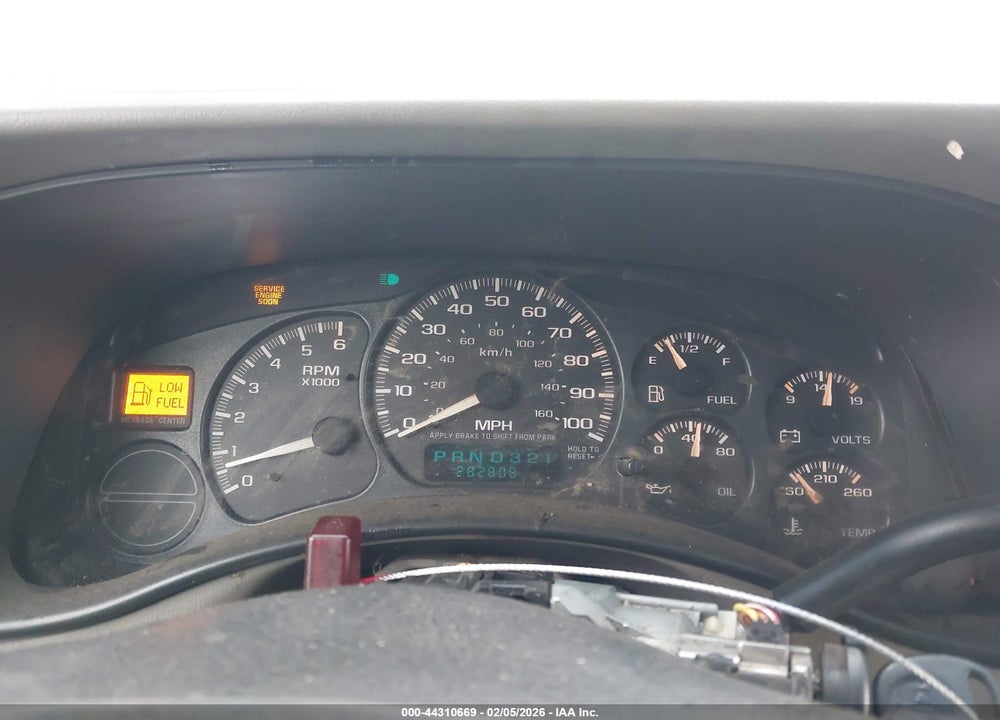 2002 CHEVROLET SUBURBAN 1500 LS VIN: 1GNEC16Z82J162326