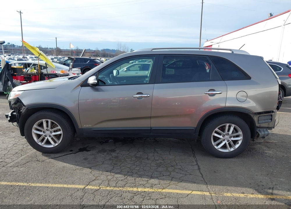 2015 KIA SORENTO LX VIN: 5XYKTCA66FG585450