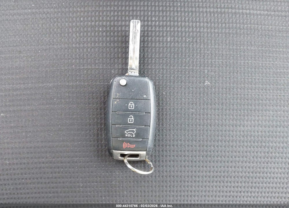2015 KIA SORENTO LX VIN: 5XYKTCA66FG585450