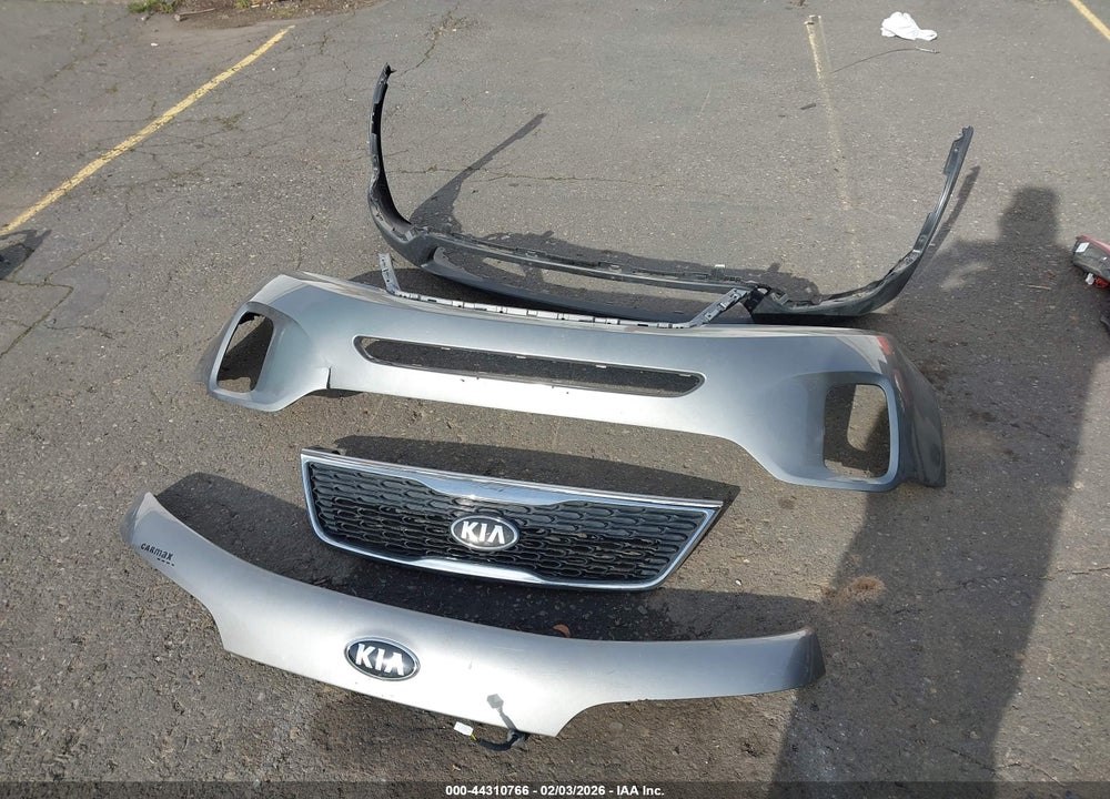 2015 KIA SORENTO LX VIN: 5XYKTCA66FG585450