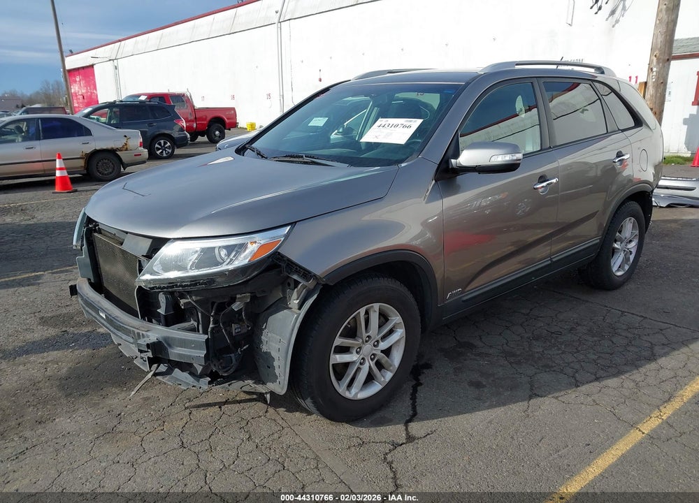 2015 KIA SORENTO LX VIN: 5XYKTCA66FG585450