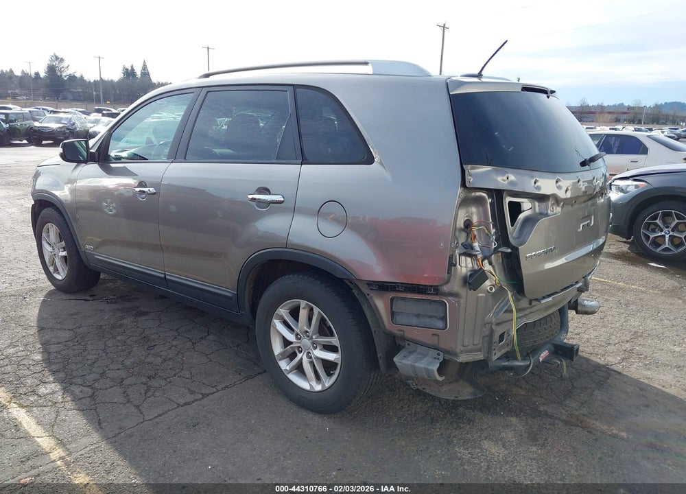 2015 KIA SORENTO LX VIN: 5XYKTCA66FG585450