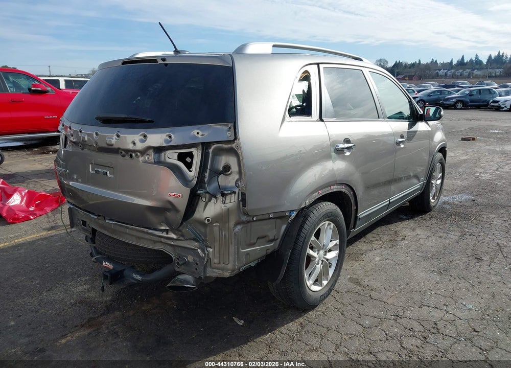 2015 KIA SORENTO LX VIN: 5XYKTCA66FG585450