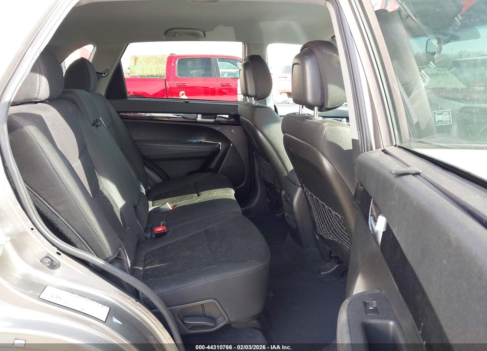 2015 KIA SORENTO LX VIN: 5XYKTCA66FG585450