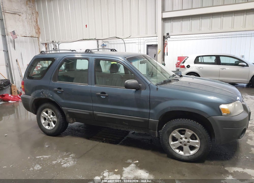 2005 FORD ESCAPE XLS VIN: 1FMYU92Z65KE00577