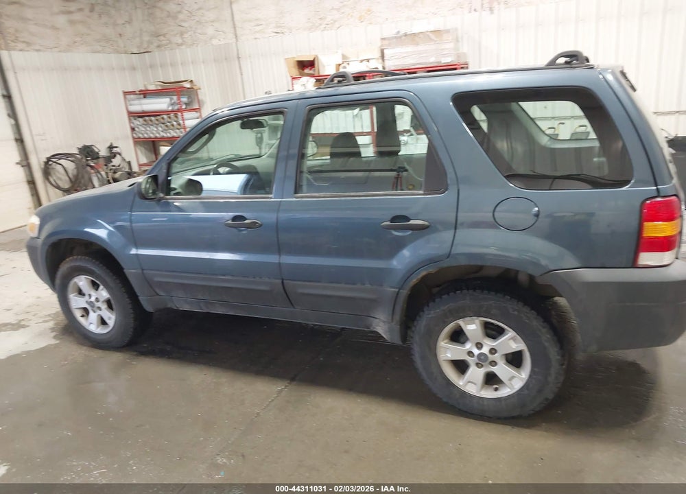 2005 FORD ESCAPE XLS VIN: 1FMYU92Z65KE00577