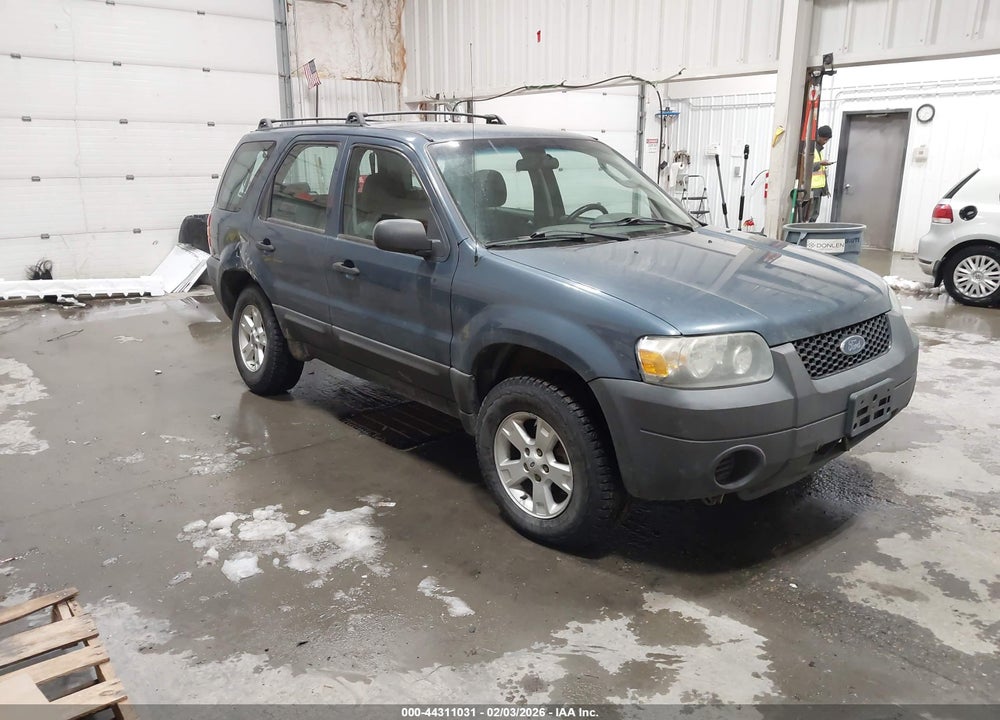 2005 FORD ESCAPE XLS VIN: 1FMYU92Z65KE00577