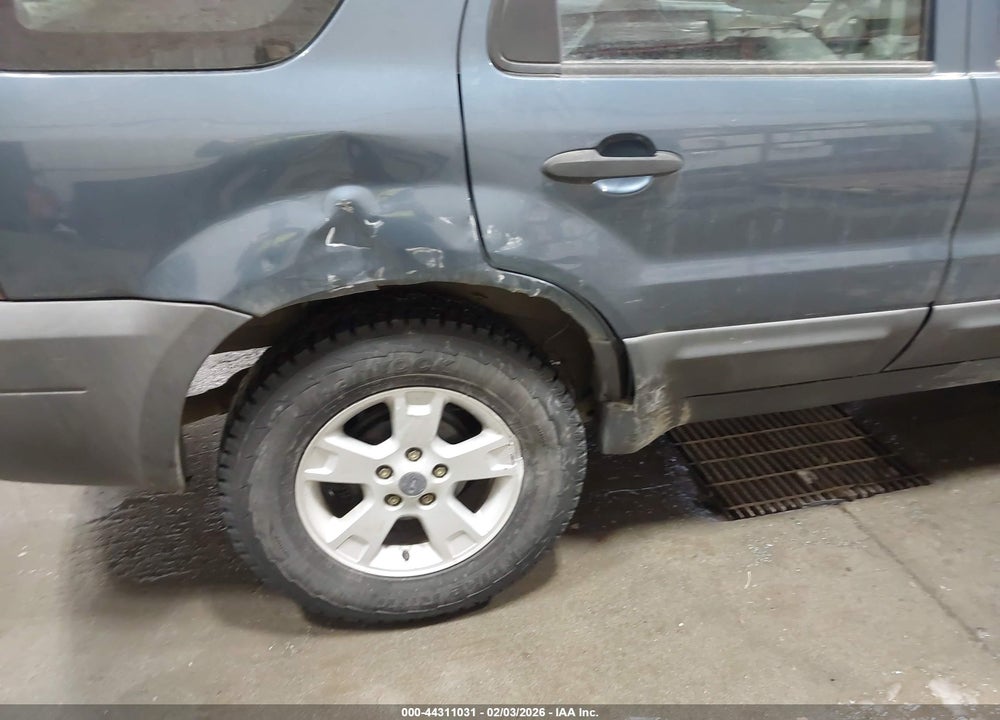 2005 FORD ESCAPE XLS VIN: 1FMYU92Z65KE00577