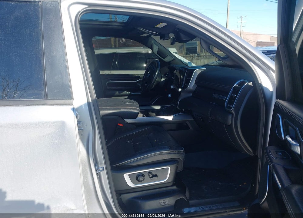 2022 RAM 1500 LAIE  4X4 5'7 BOX VIN: 1C6SRFJT1NN137055