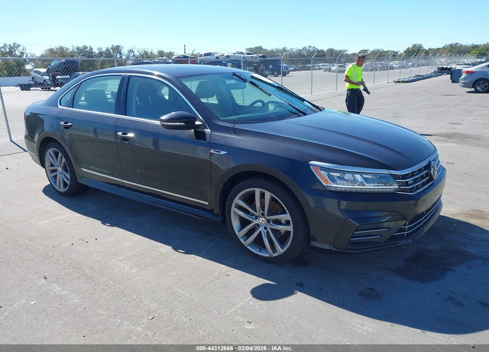 2019 VOLKSWAGEN PASSAT 2.0T SE R-LINE VIN: 1VWMA7A35KC004558