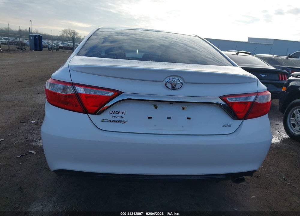 2015 TOYOTA CAMRY SE VIN: 4T1BF1FK4FU021128