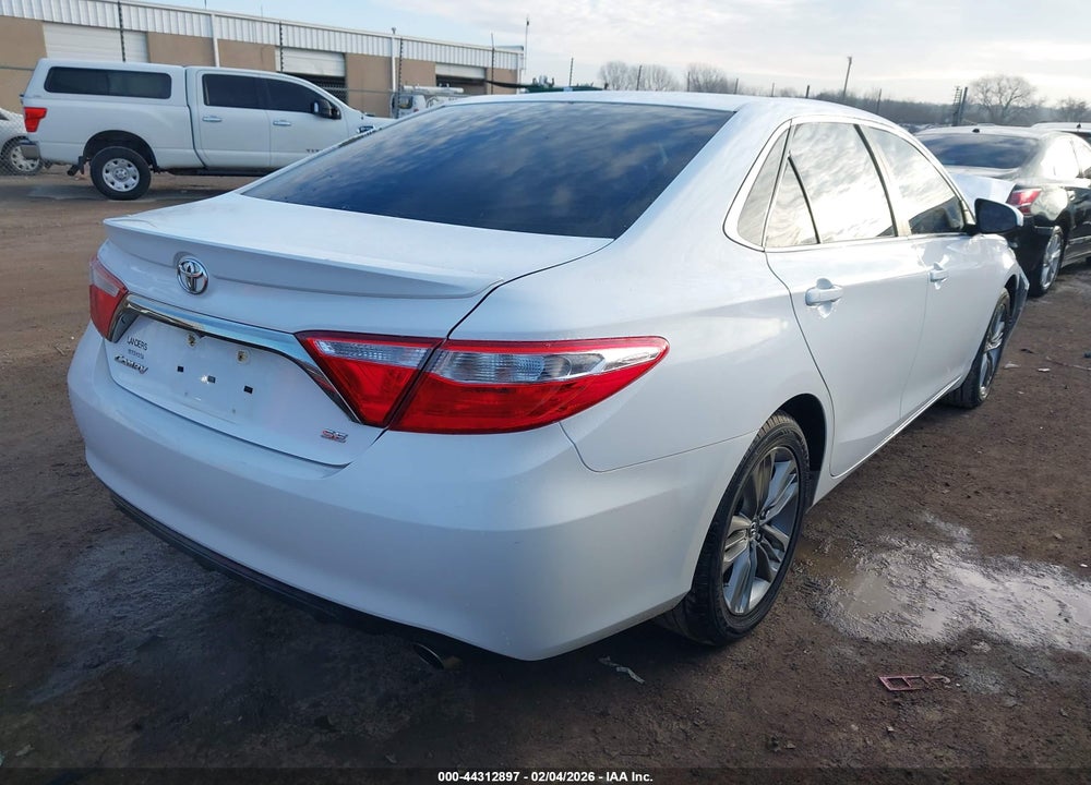 2015 TOYOTA CAMRY SE VIN: 4T1BF1FK4FU021128