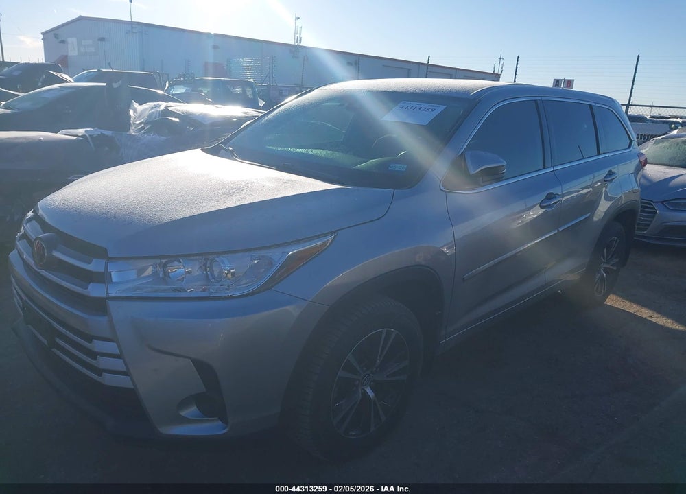 2018 TOYOTA HIGHLANDER LE VIN: 5TDBZRFH0JS859734