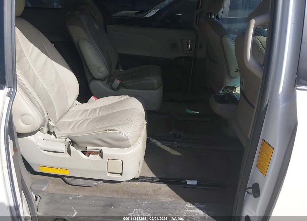 2011 TOYOTA SIENNA LIMITED V6 VIN: 5TDYK3DC9BS167931