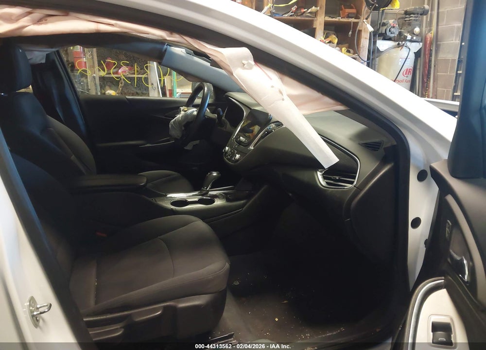 2018 CHEVROLET MALIBU LT VIN: 1G1ZD5ST4JF115238