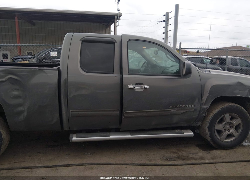 2011 CHEVROLET SILVERADO 1500 LT VIN: 1GCRKSE34BZ148523