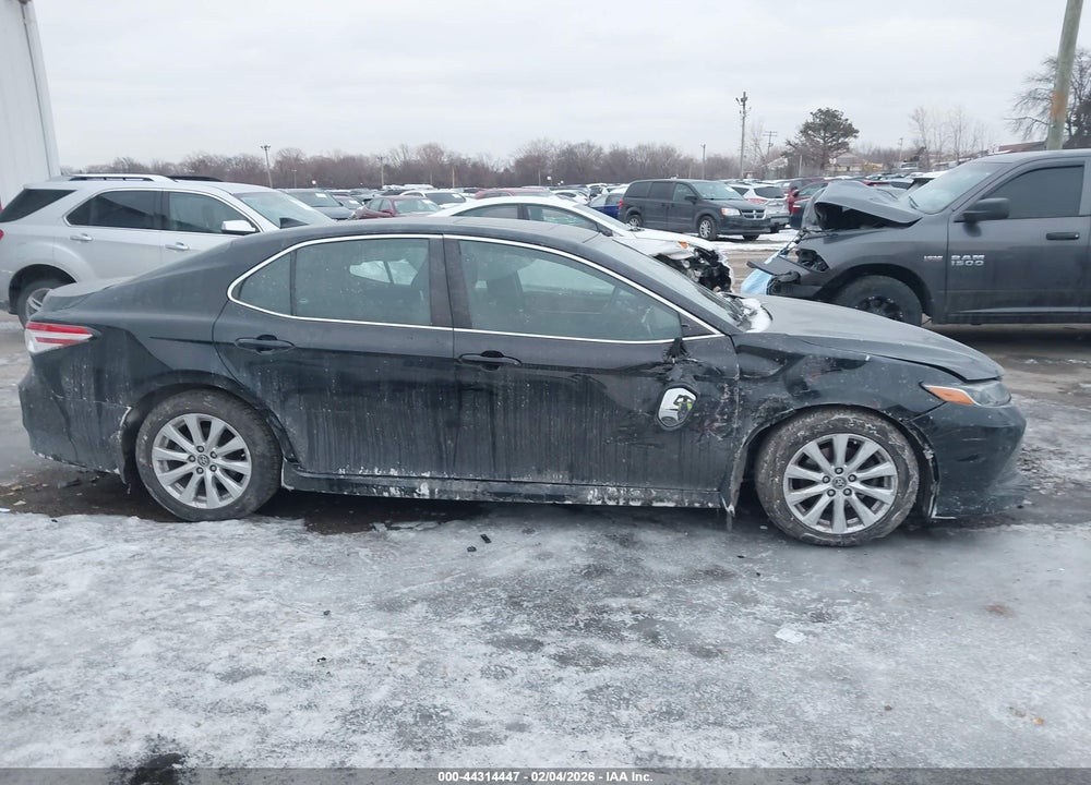 2019 TOYOTA CAMRY LE VIN: 4T1B11HK3KU689394