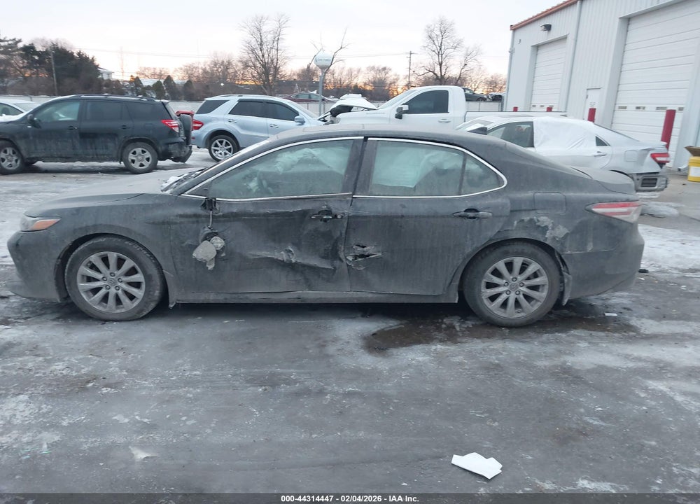 2019 TOYOTA CAMRY LE VIN: 4T1B11HK3KU689394