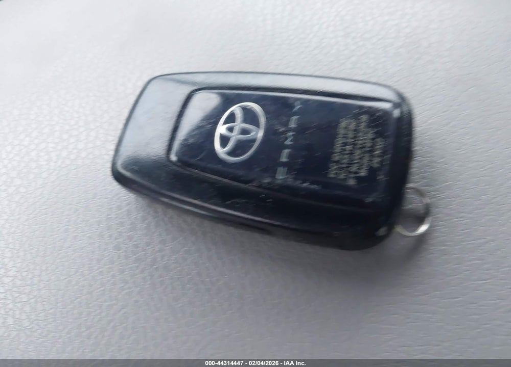 2019 TOYOTA CAMRY LE VIN: 4T1B11HK3KU689394