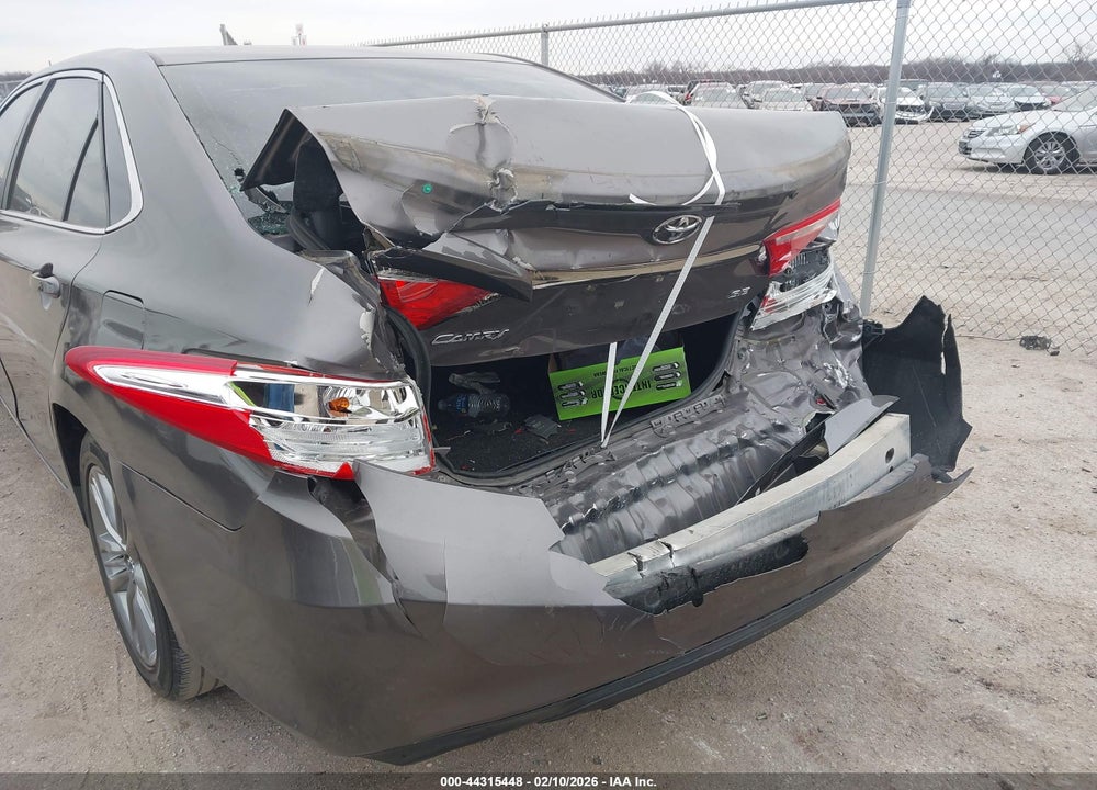 2015 TOYOTA CAMRY SE VIN: 4T1BF1FK6FU884528