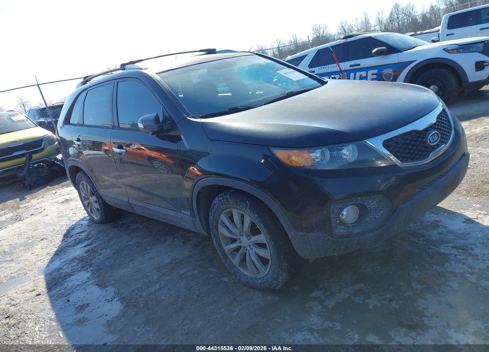 2011 KIA SORENTO LX V6 VIN: 5XYKTDA21BG142491