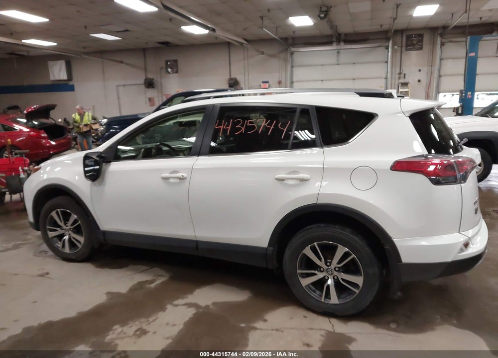2018 TOYOTA RAV4 XLE VIN: JTMRFREV6JJ192860