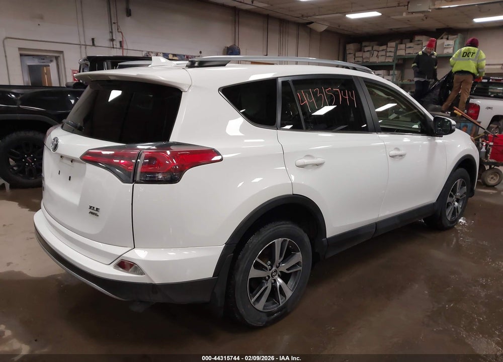 2018 TOYOTA RAV4 XLE VIN: JTMRFREV6JJ192860