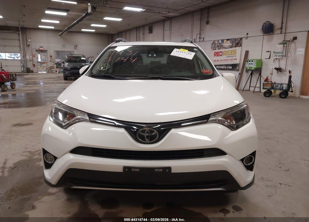 2018 TOYOTA RAV4 XLE VIN: JTMRFREV6JJ192860