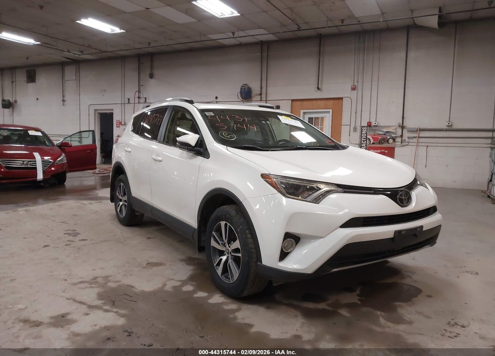 2018 TOYOTA RAV4 XLE VIN: JTMRFREV6JJ192860
