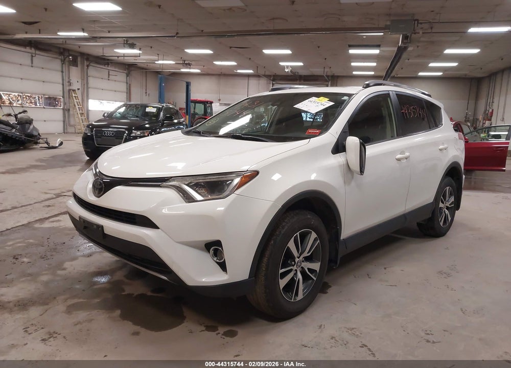 2018 TOYOTA RAV4 XLE VIN: JTMRFREV6JJ192860