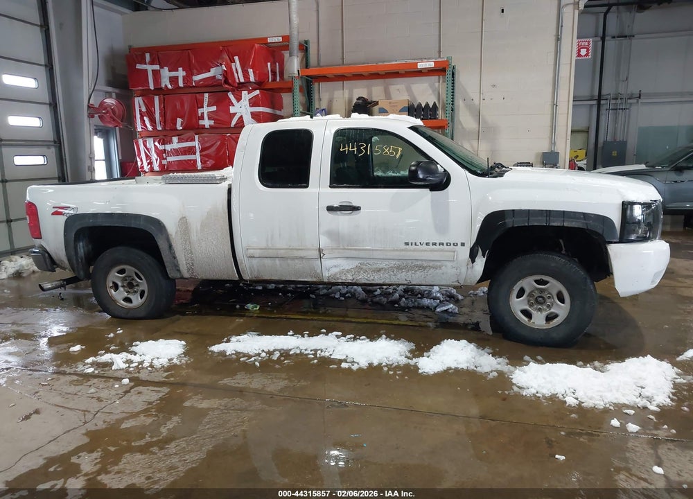 2009 CHEVROLET SILVERADO 1500 LT VIN: 1GCEK29029Z208050