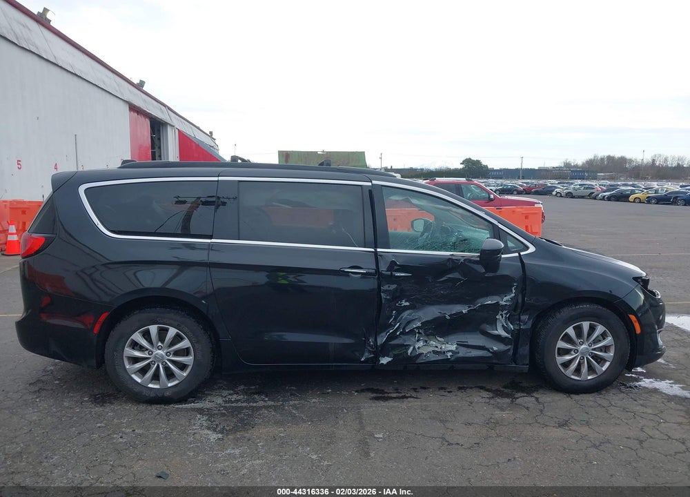2017 CHRYSLER PACIFICA TOURING-L VIN: 2C4RC1BG2HR642350