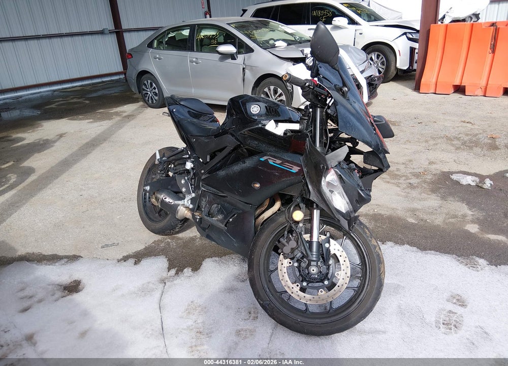 2023 YAMAHA YZFR3 A VIN: MH3RH18Y3PK013003