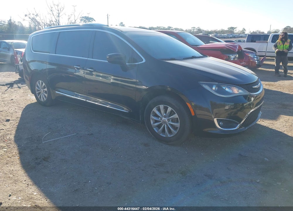 2018 CHRYSLER PACIFICA TOURING L VIN: 2C4RC1BG5JR110435