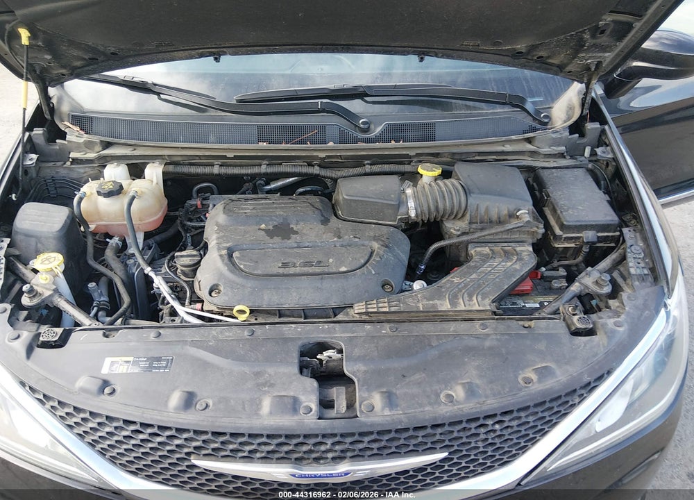 2020 CHRYSLER PACIFICA TOURING L VIN: 2C4RC1BG1LR128207