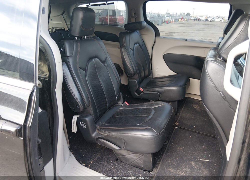 2020 CHRYSLER PACIFICA TOURING L VIN: 2C4RC1BG1LR128207