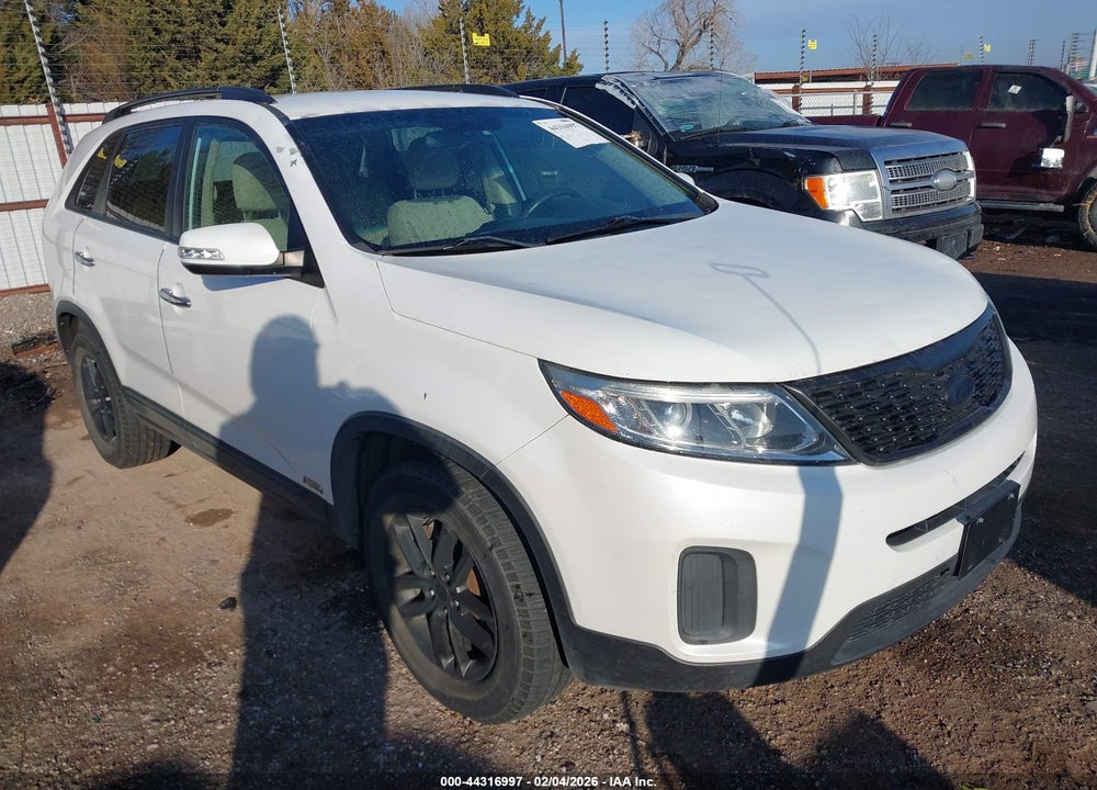 2015 KIA SORENTO LX V6 VIN: 5XYKTDA72FG658571