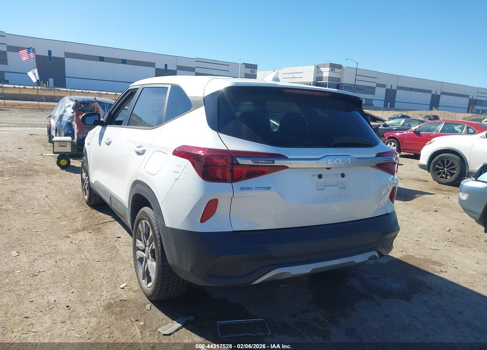 2022 KIA SELTOS LX VIN: KNDEPCAA8N7322233