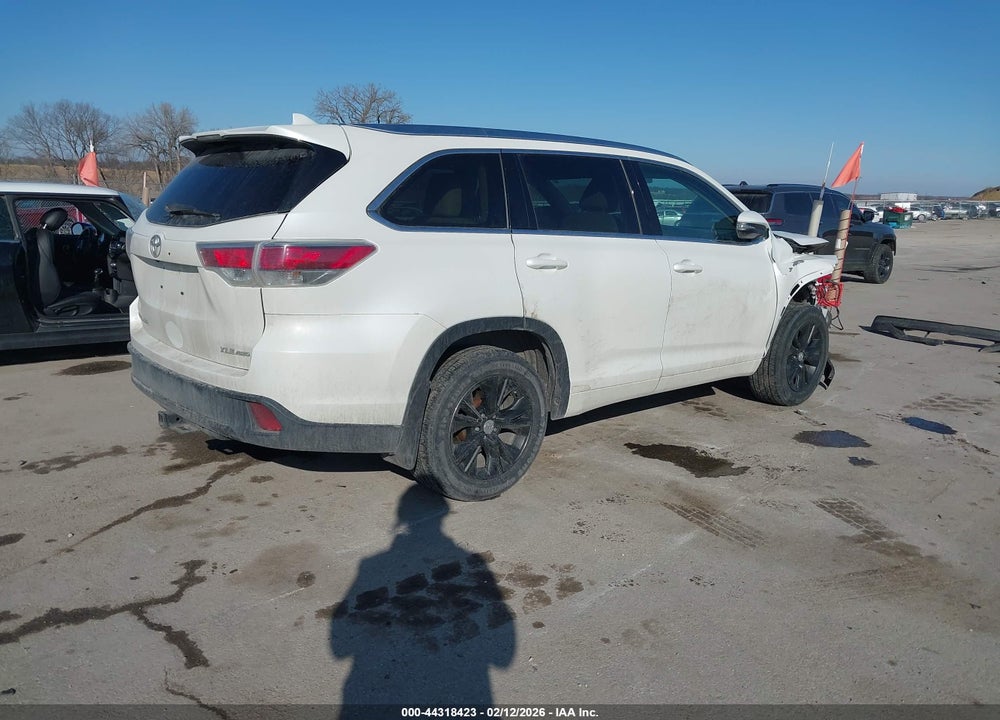 2015 TOYOTA HIGHLANDER XLE V6 VIN: 5TDJKRFH5FS176936