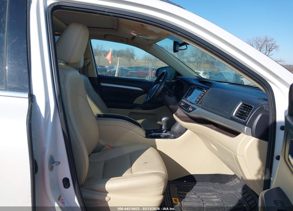 2015 TOYOTA HIGHLANDER XLE V6 VIN: 5TDJKRFH5FS176936