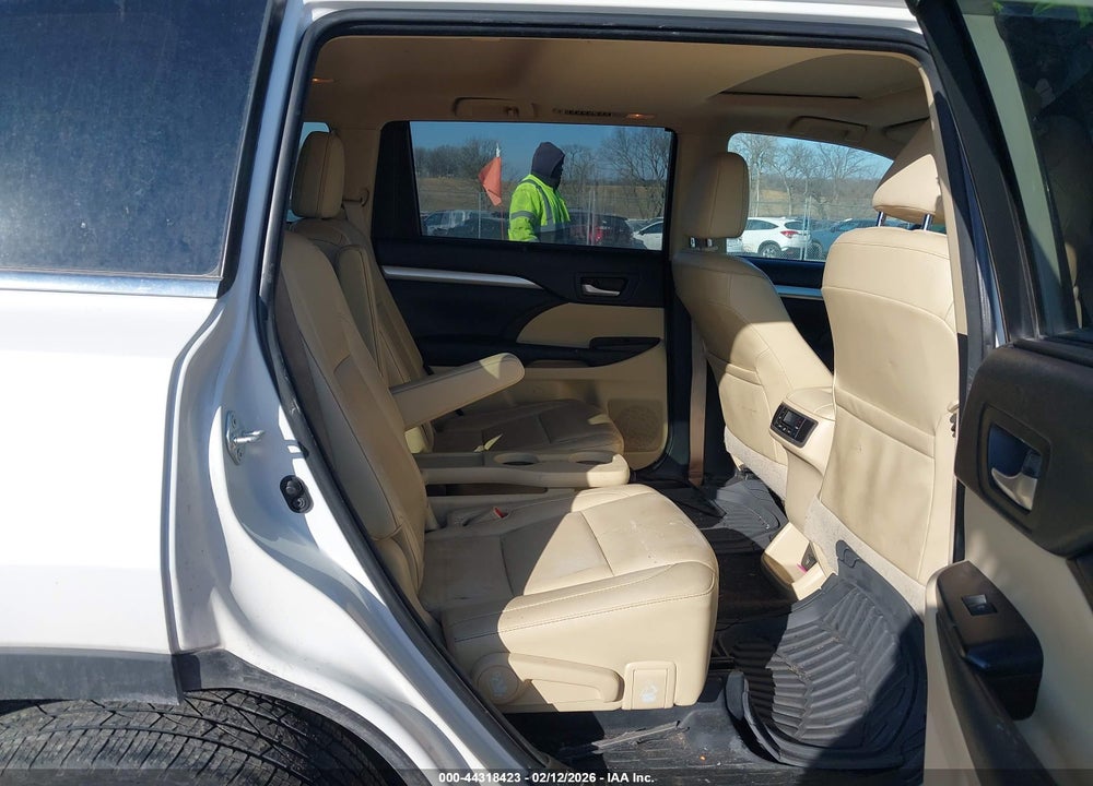 2015 TOYOTA HIGHLANDER XLE V6 VIN: 5TDJKRFH5FS176936