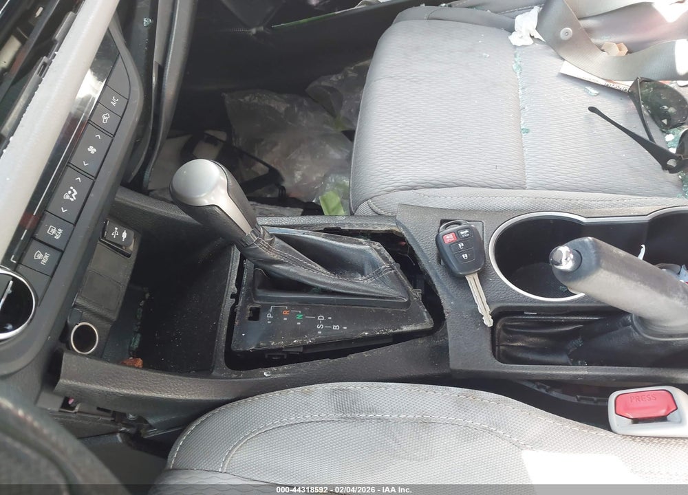 2016 TOYOTA COROLLA LE VIN: 5YFBURHE5GP525220