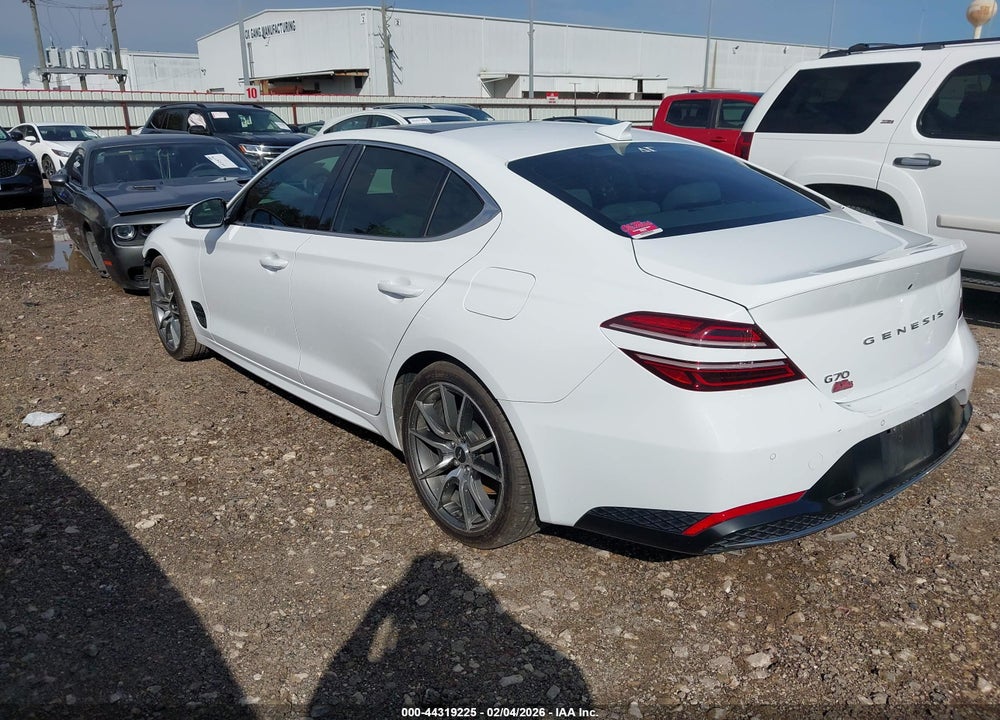 2022 GENESIS G70 2.0T RWD VIN: KMTG34TA6NU088068