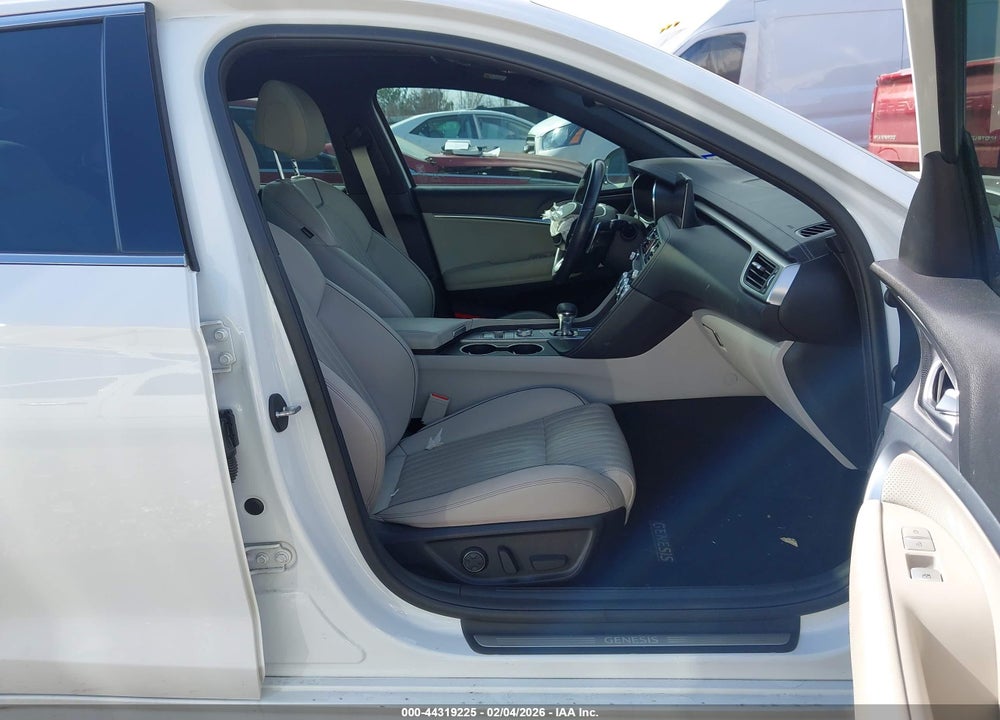2022 GENESIS G70 2.0T RWD VIN: KMTG34TA6NU088068