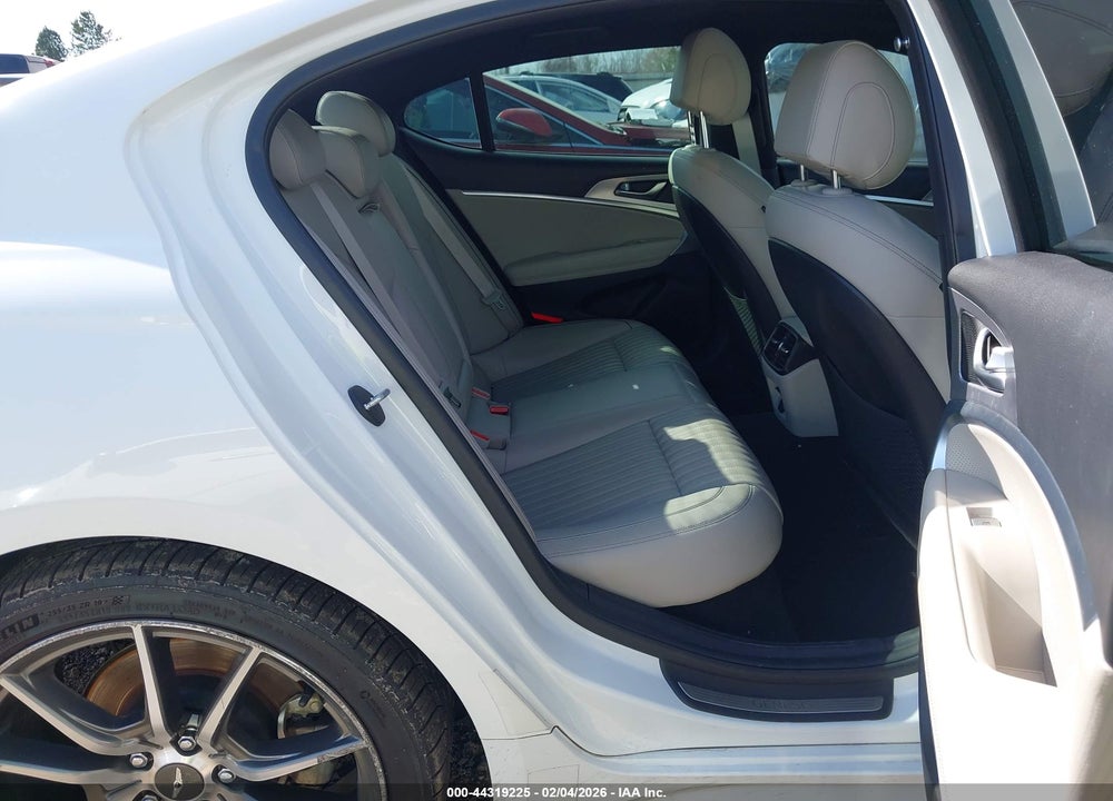 2022 GENESIS G70 2.0T RWD VIN: KMTG34TA6NU088068