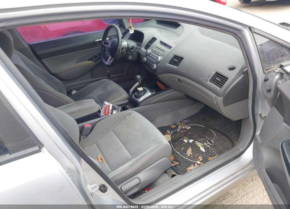 2010 HONDA CIVIC LX VIN: 19XFA1E59AE047375