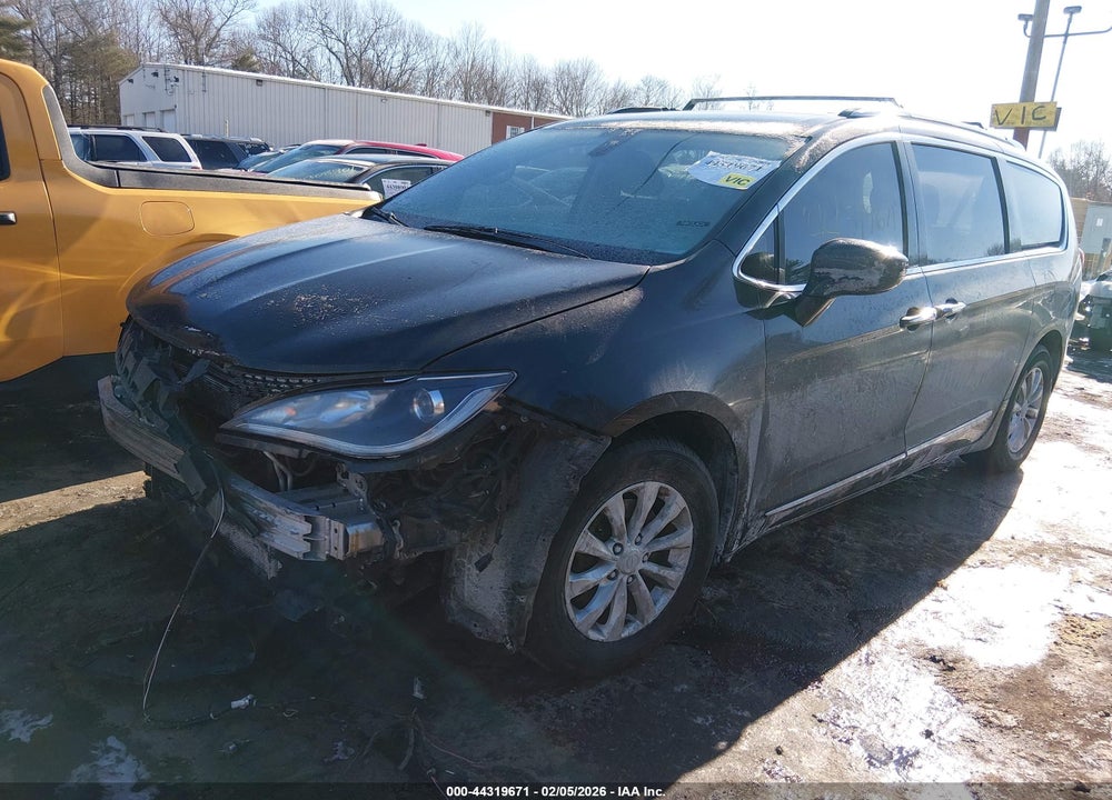 2019 CHRYSLER PACIFICA TOURING L VIN: 2C4RC1BG1KR576963