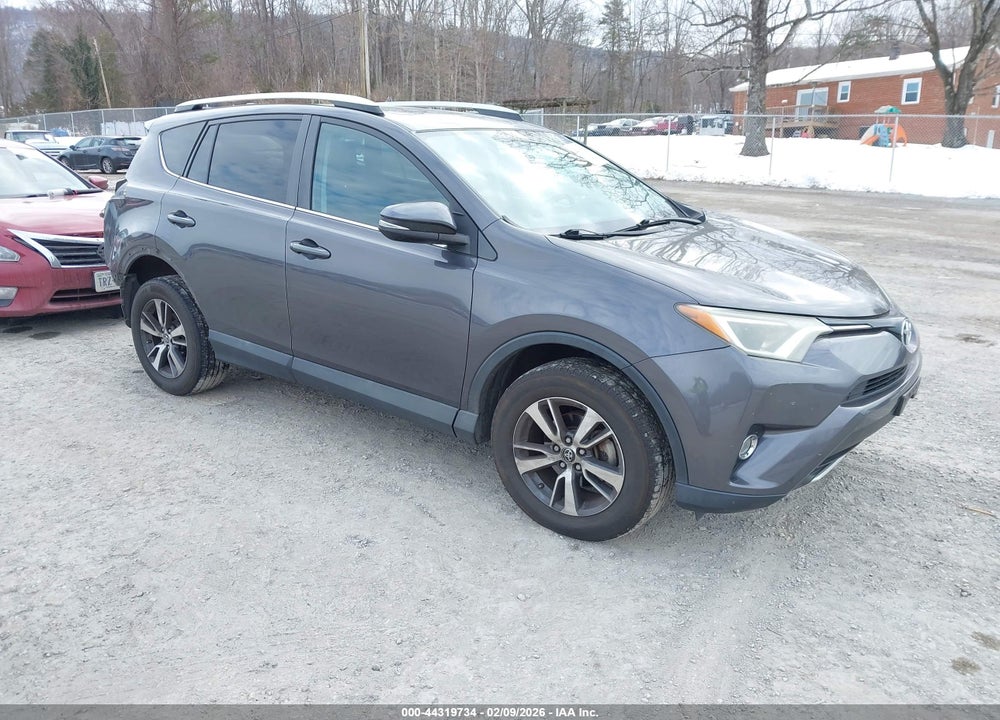 2016 TOYOTA RAV4 XLE VIN: 2T3RFREV2GW435459